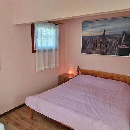 жасмин овчаровски плаж בלצ'יק